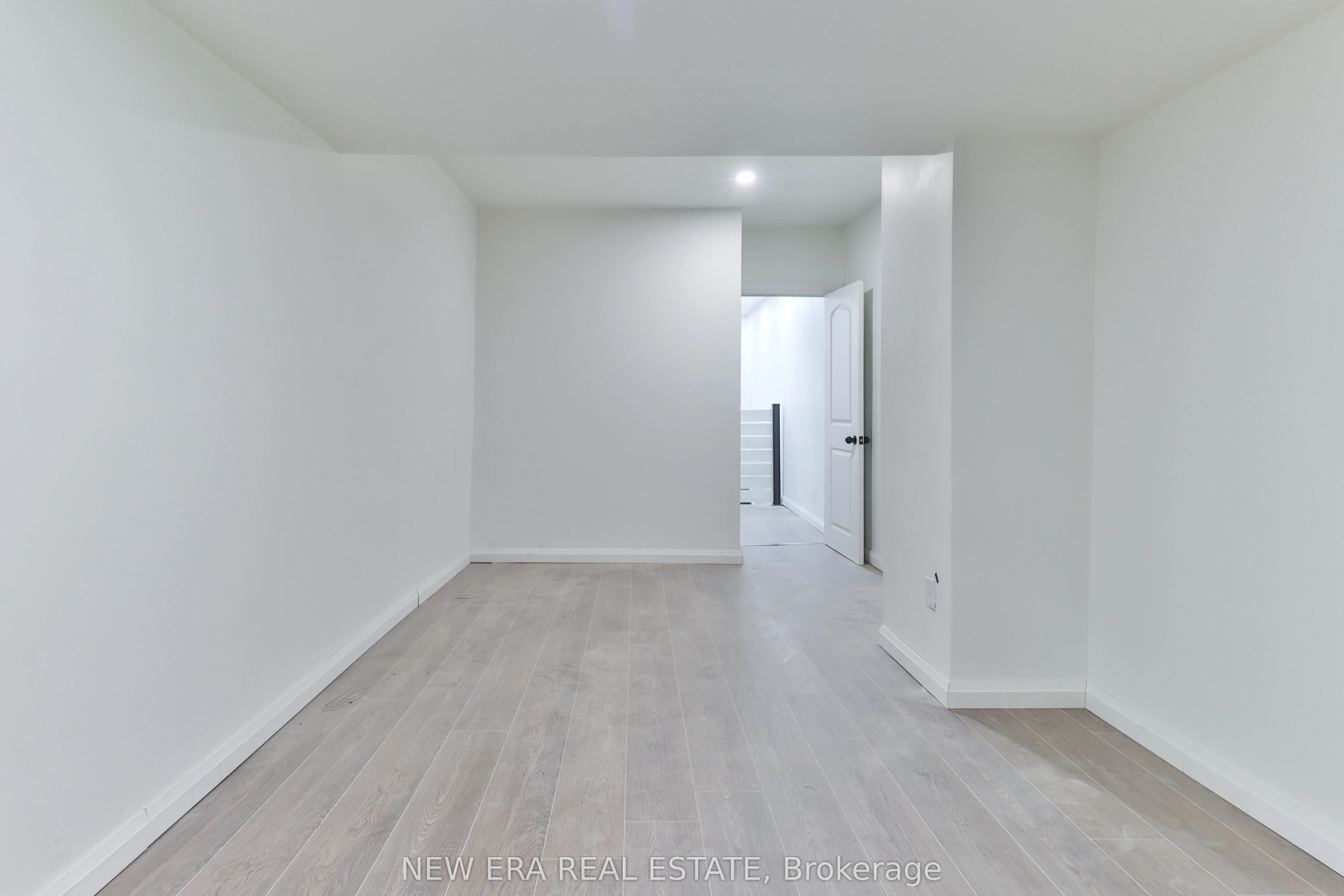 990 Dovercourt Road