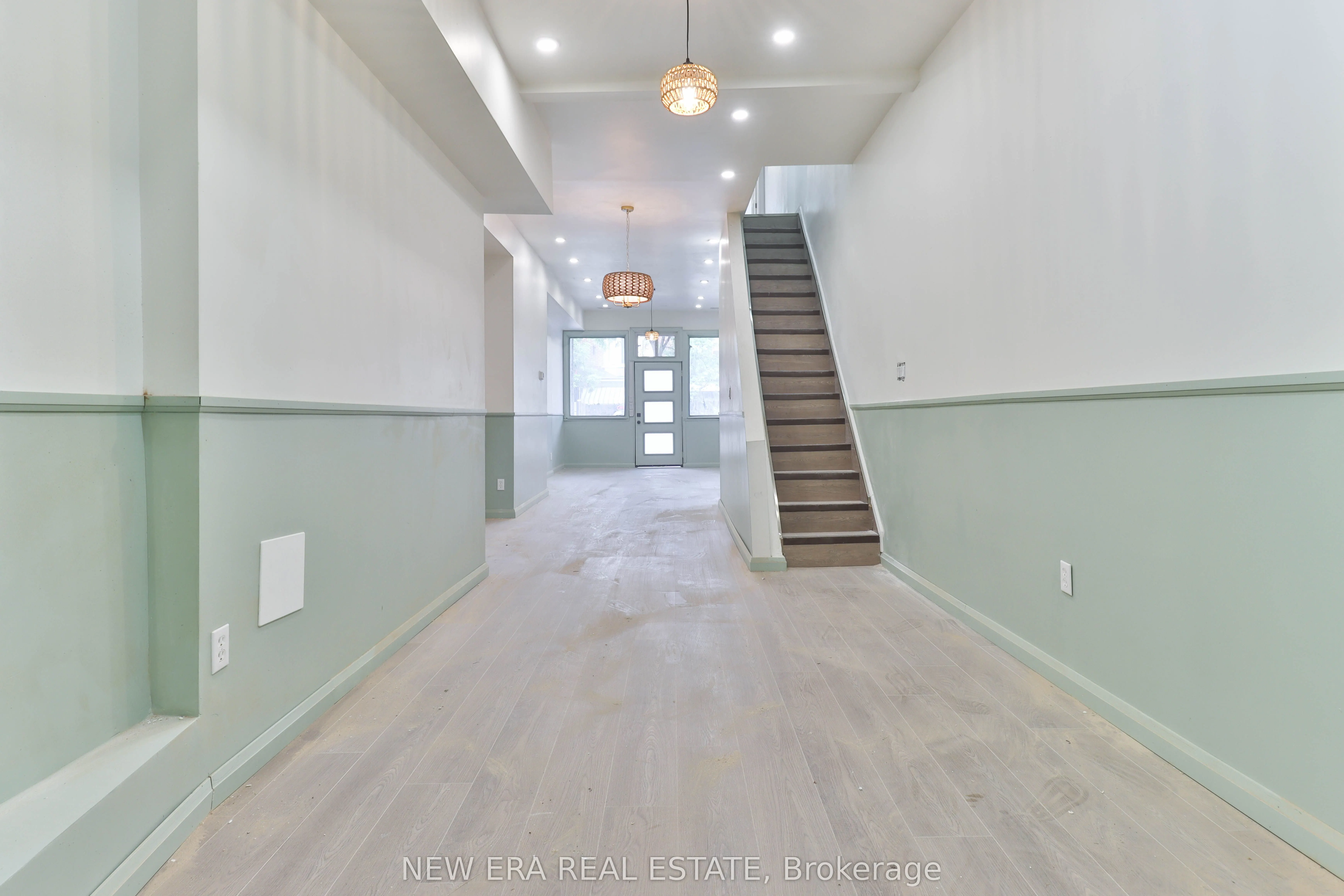 990 Dovercourt Road