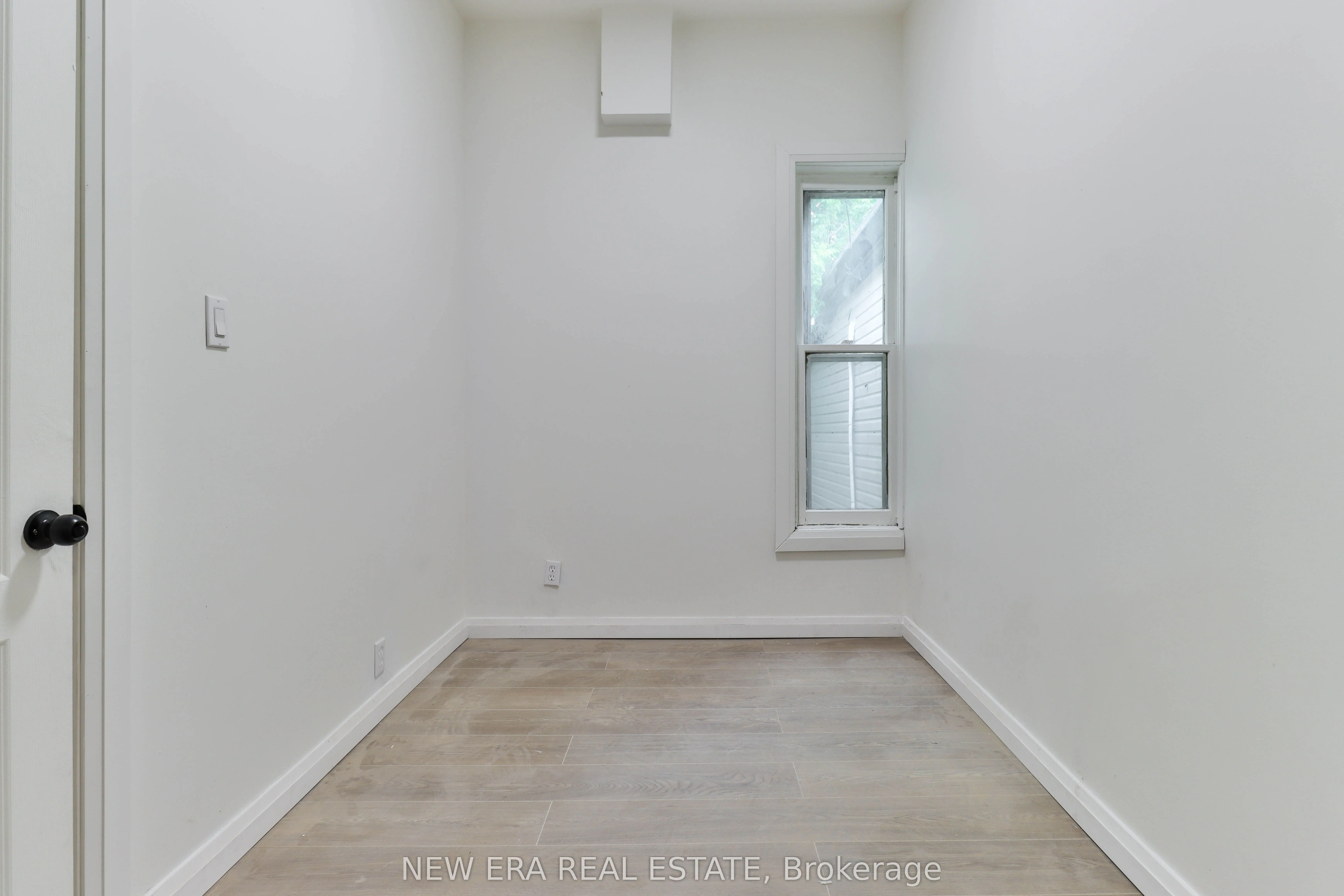 990 Dovercourt Road