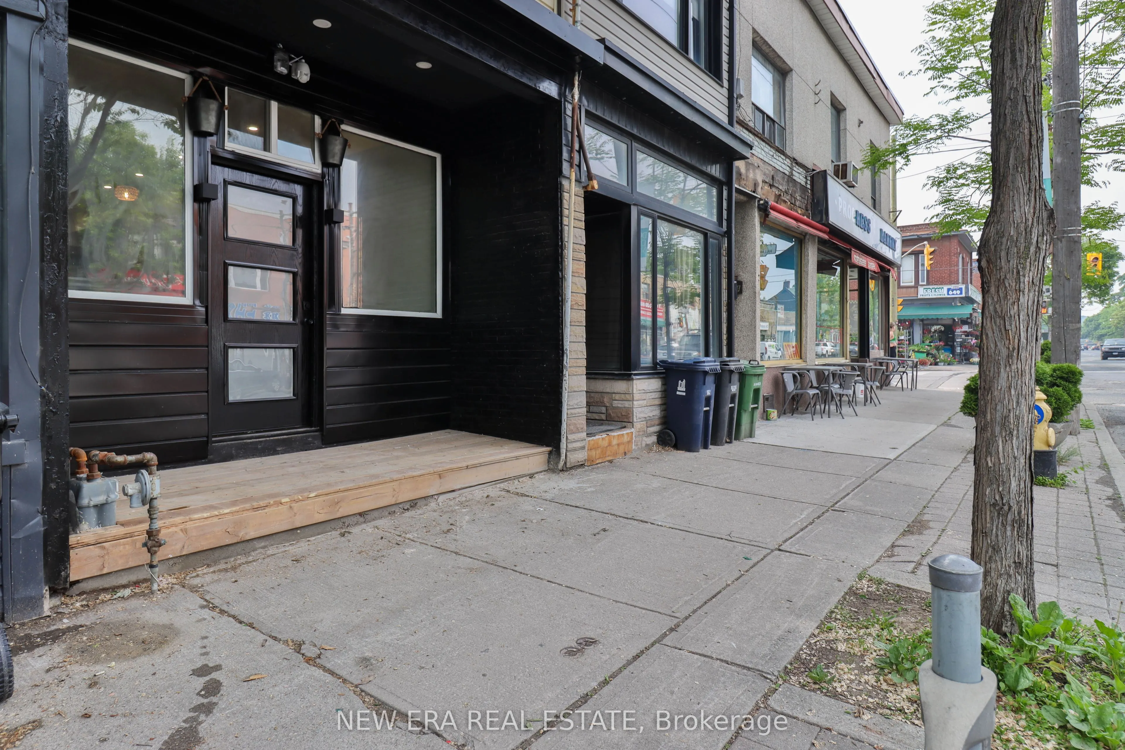 990 Dovercourt Road