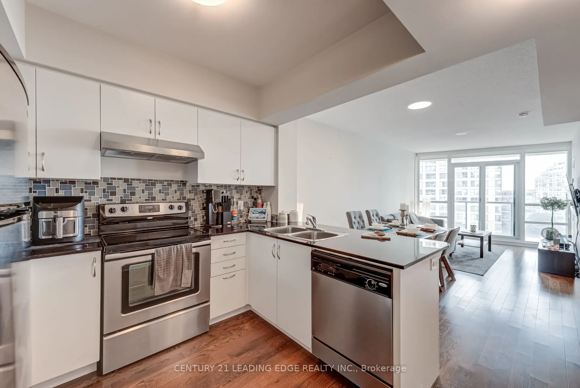 2240 Lake Shore Boulevard W, #601
