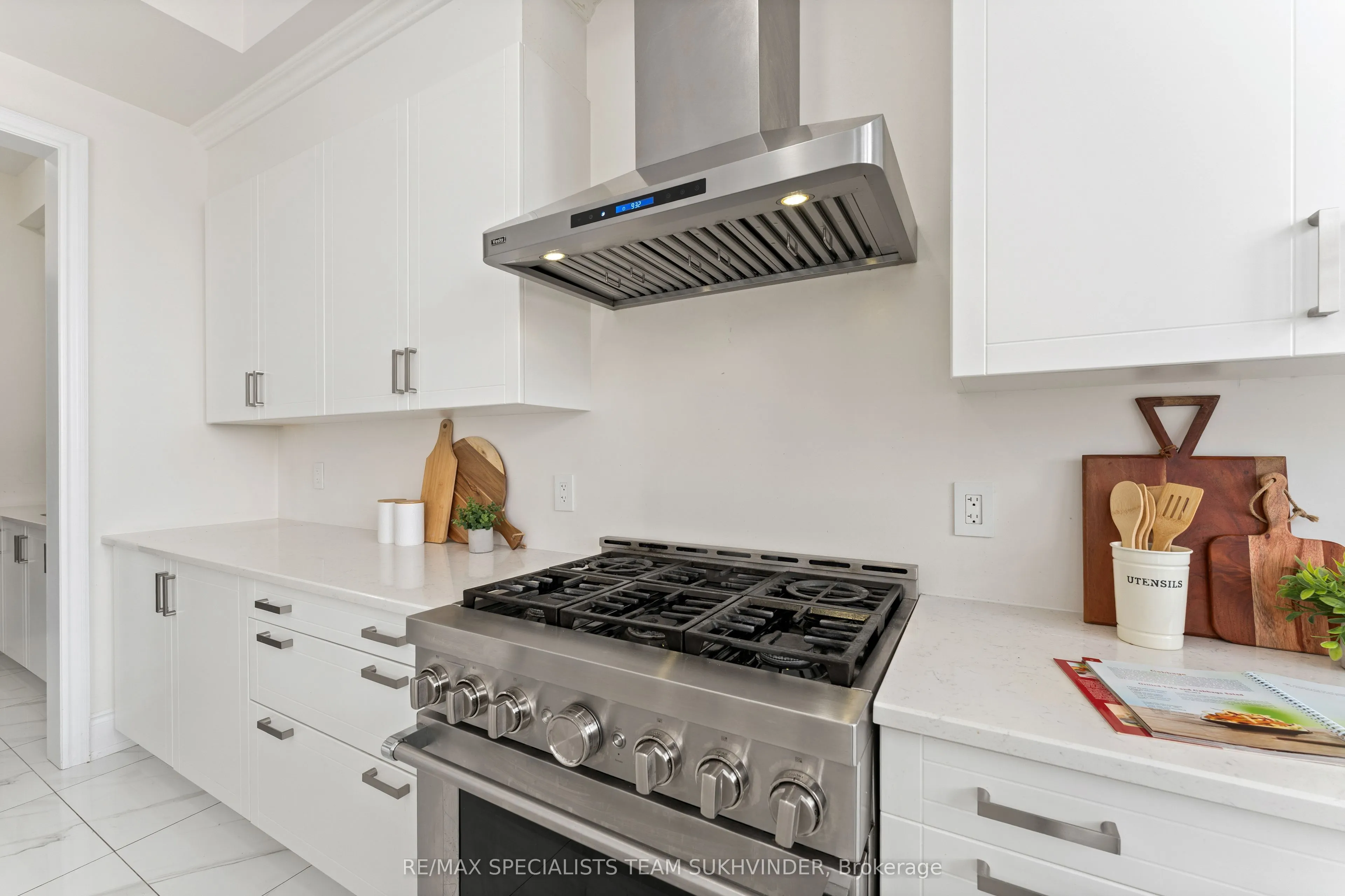27 Daisy Meadow Crescent