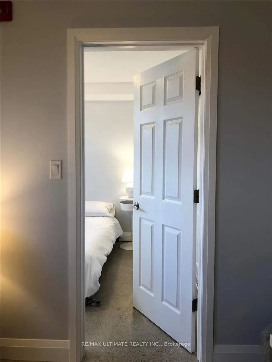230 South Kingsway, #9