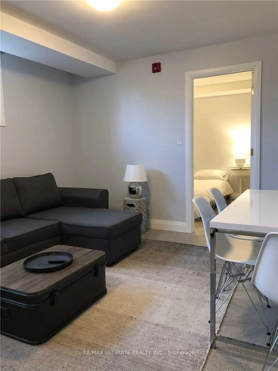 230 South Kingsway, #9