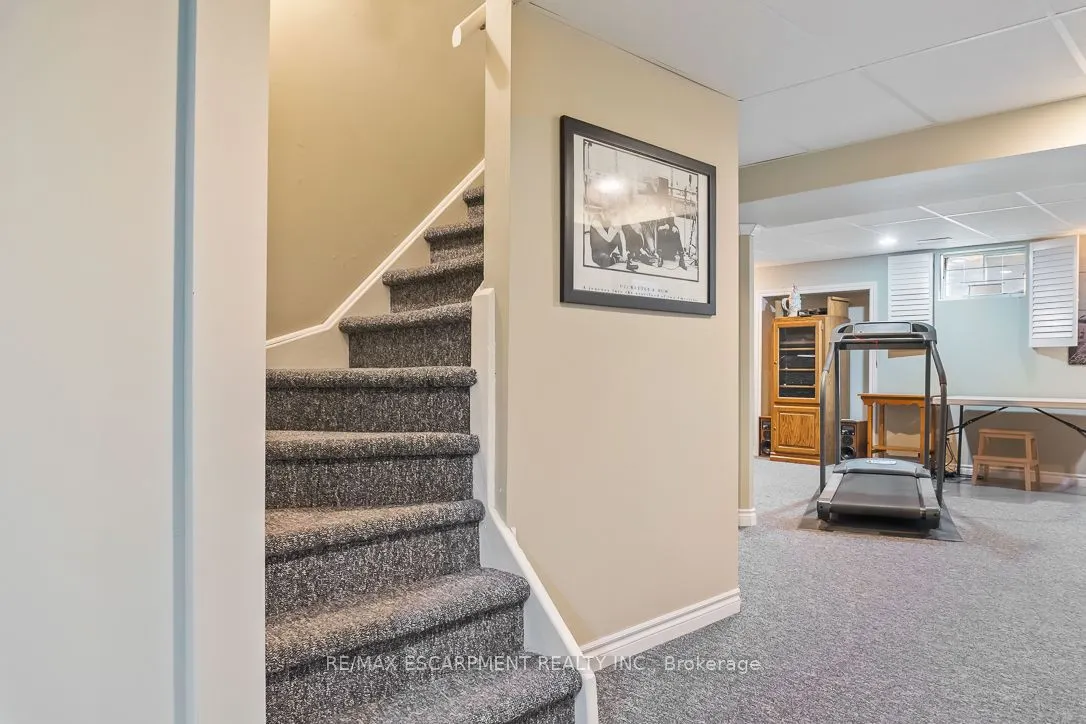 1043 Vanier Drive