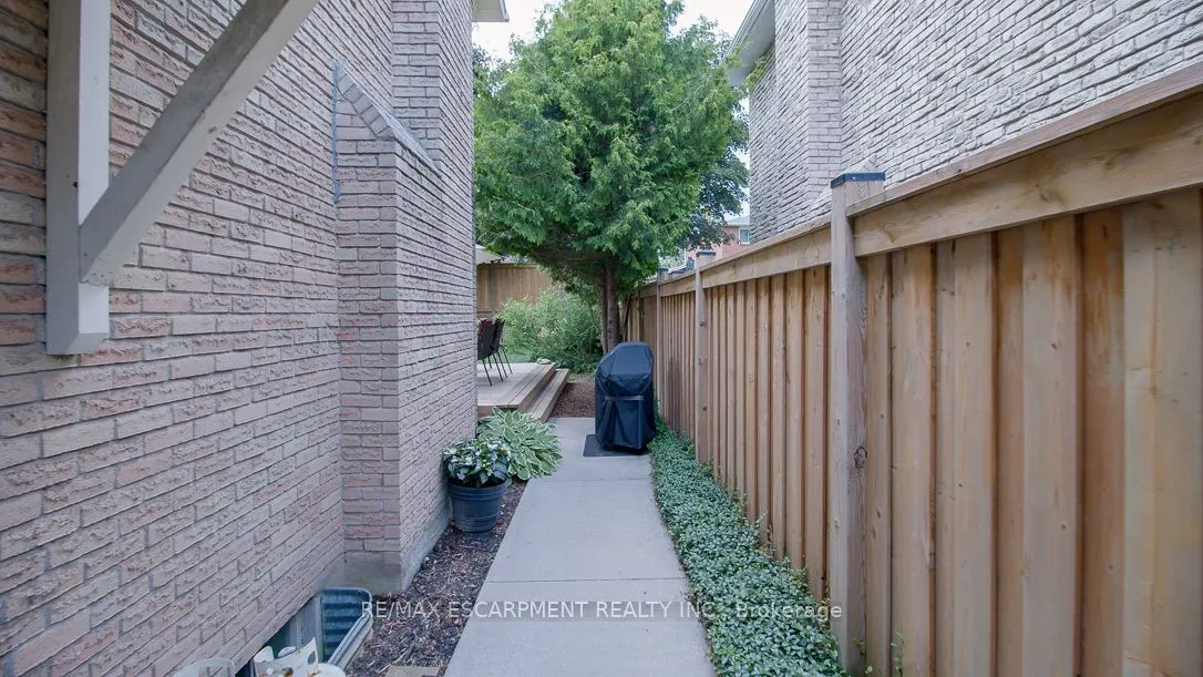 1043 Vanier Drive