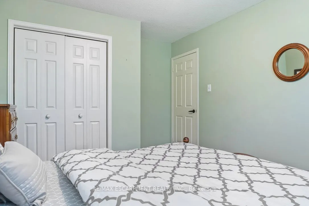 1043 Vanier Drive