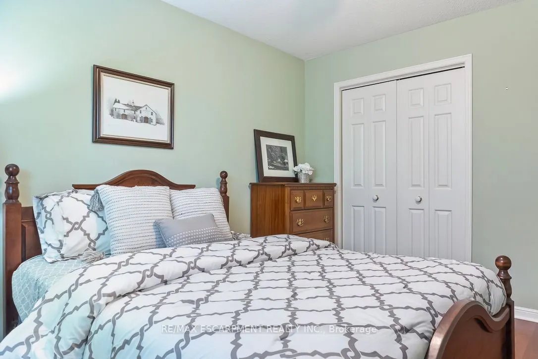 1043 Vanier Drive