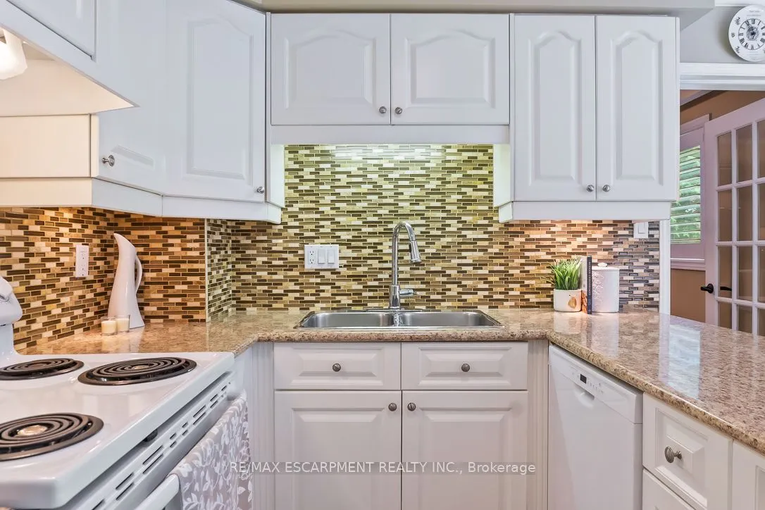 1043 Vanier Drive
