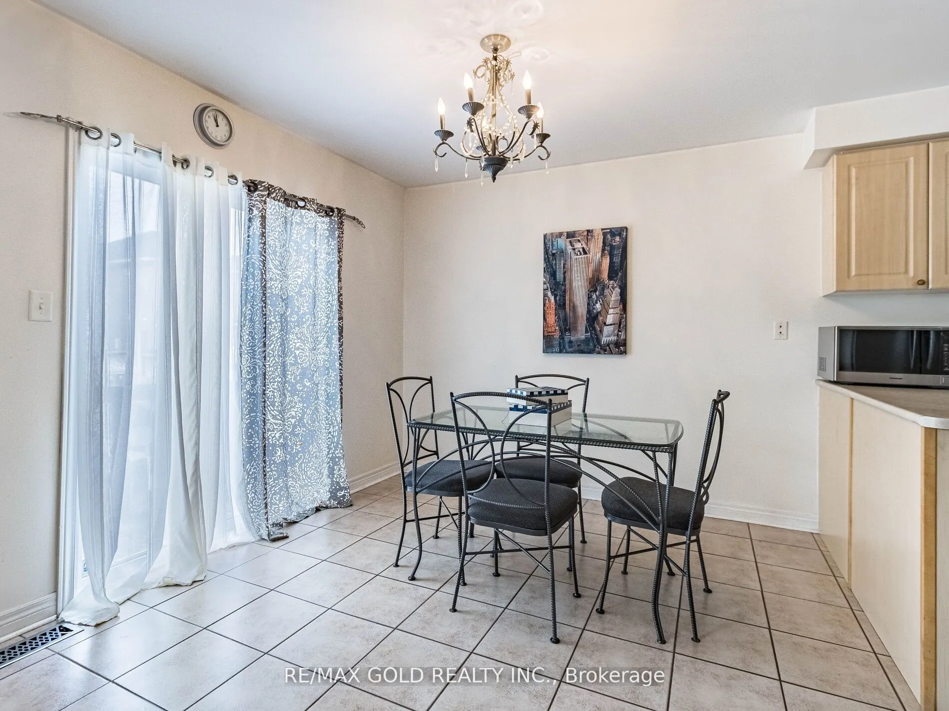 24 Bramoak Crescent
