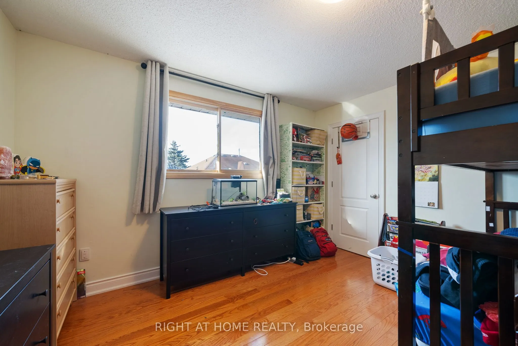 5676 Brightpool Crescent