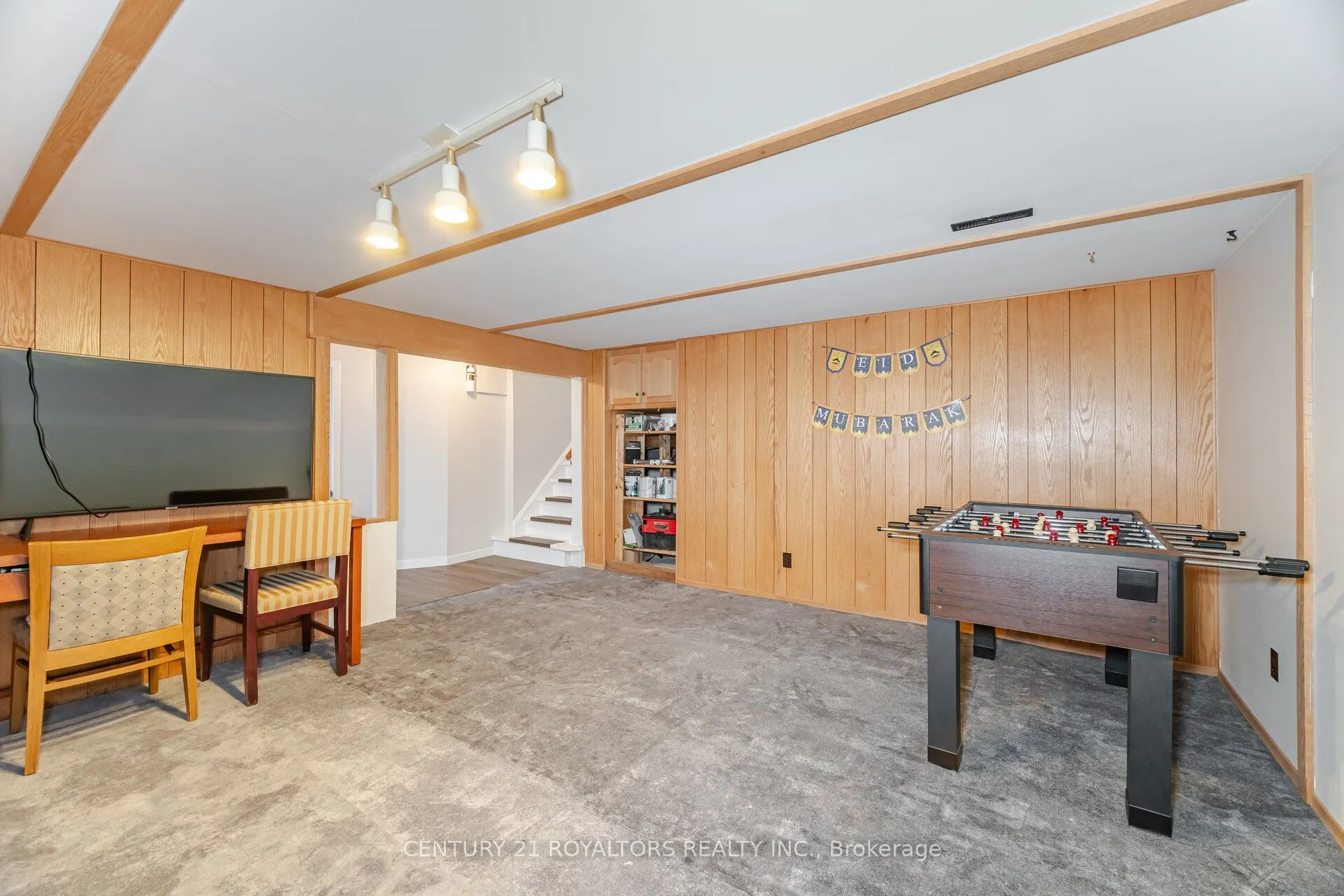 32 Farmington Drive