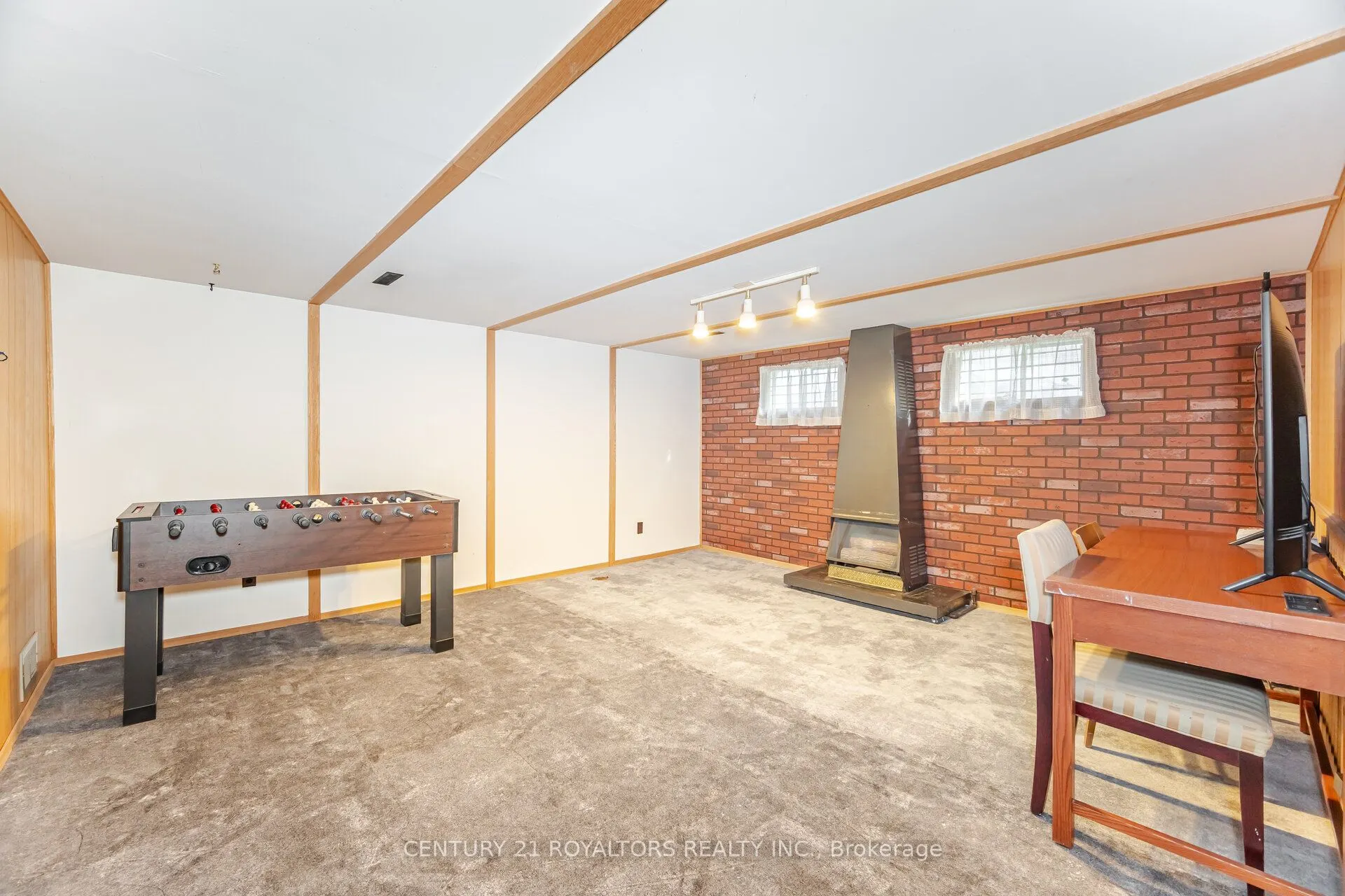 32 Farmington Drive
