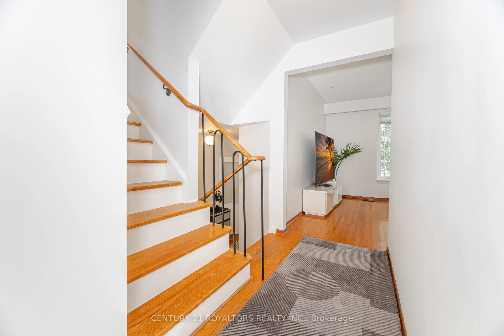 32 Farmington Drive