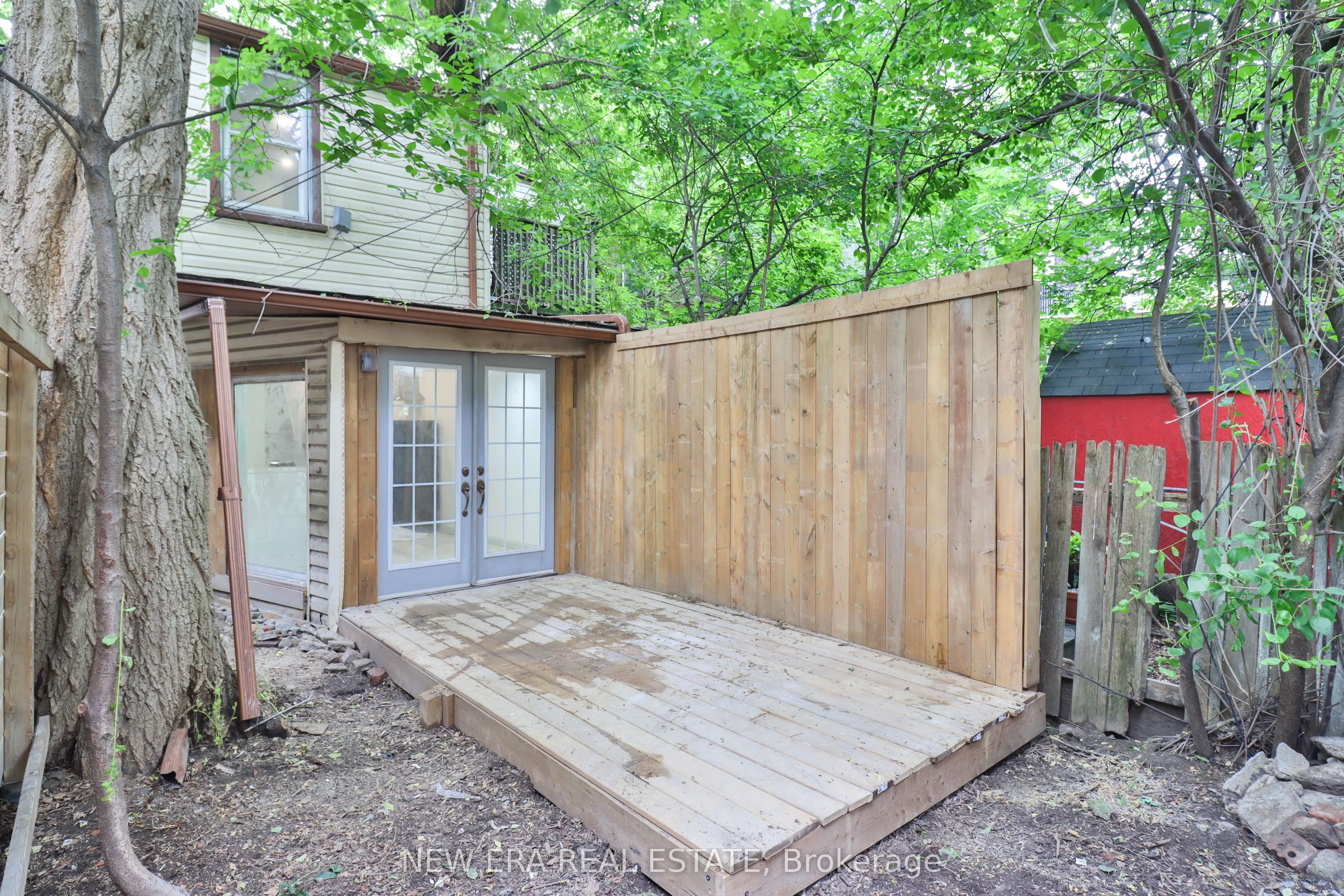 990 Dovercourt Road