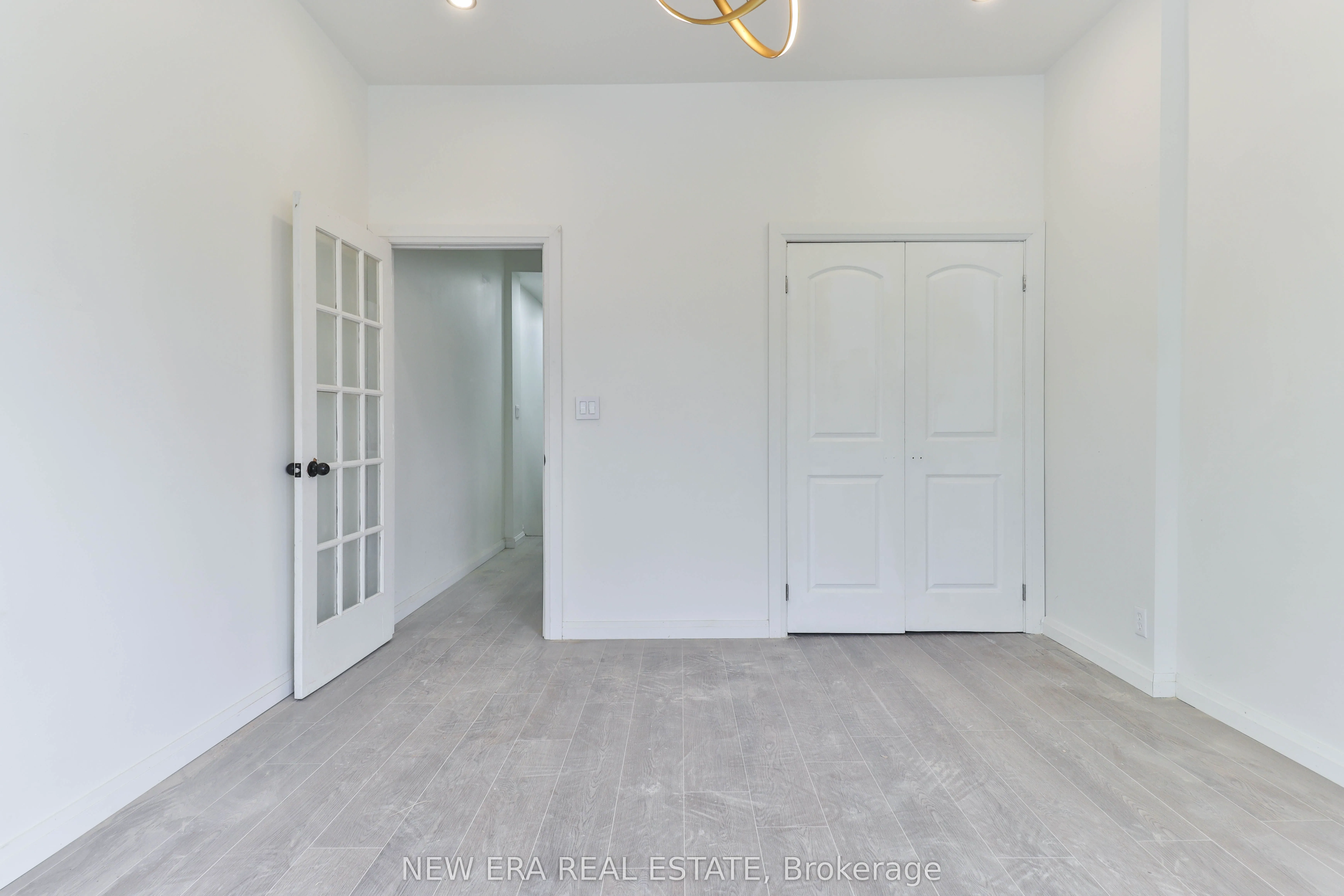 990 Dovercourt Road