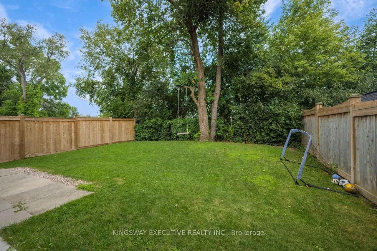 33 ASH HILL Avenue