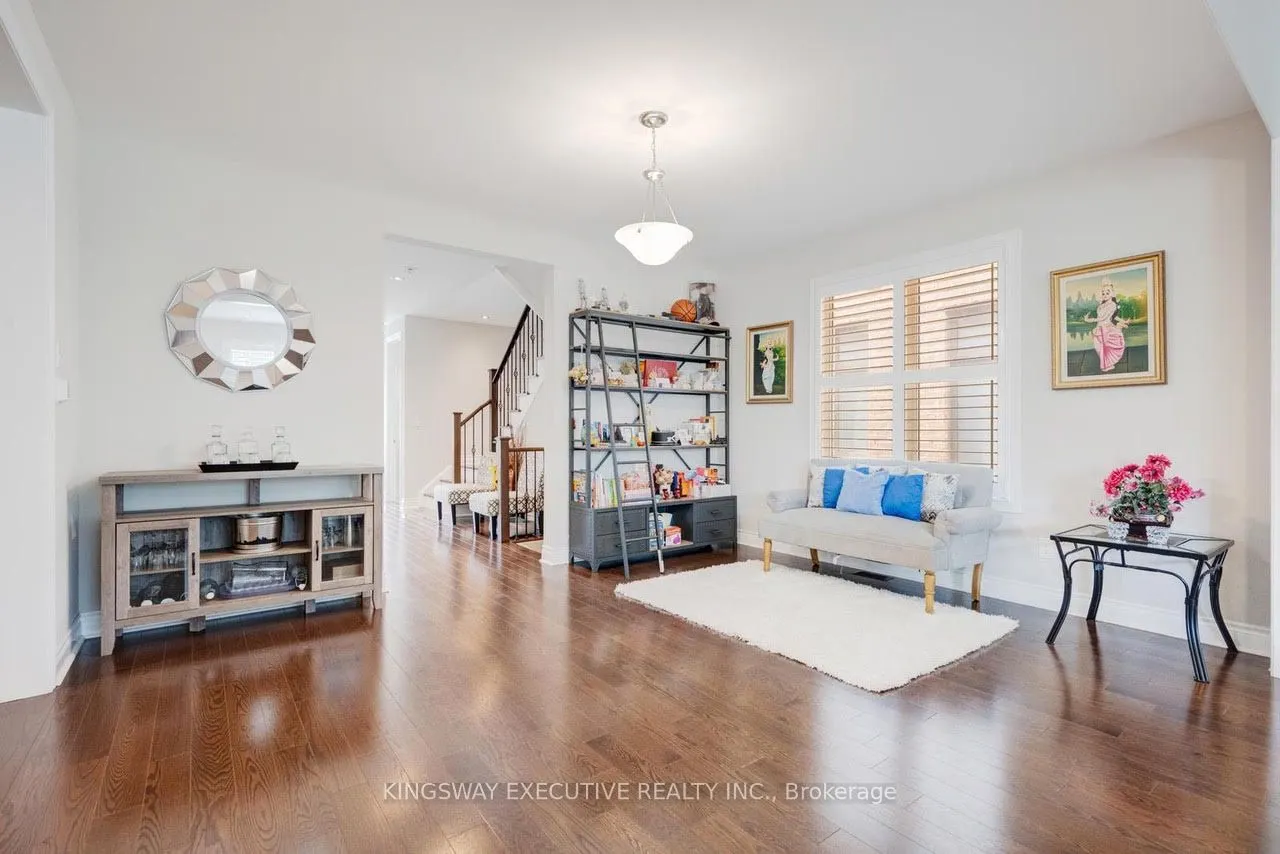33 ASH HILL Avenue