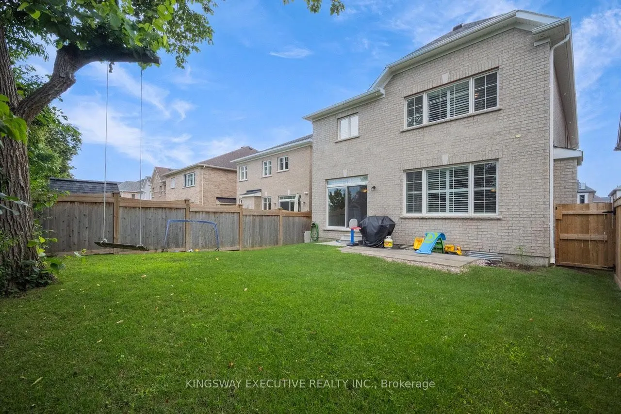33 ASH HILL Avenue