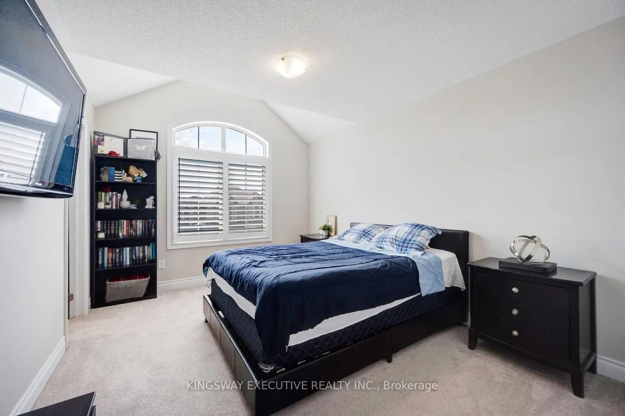 33 ASH HILL Avenue