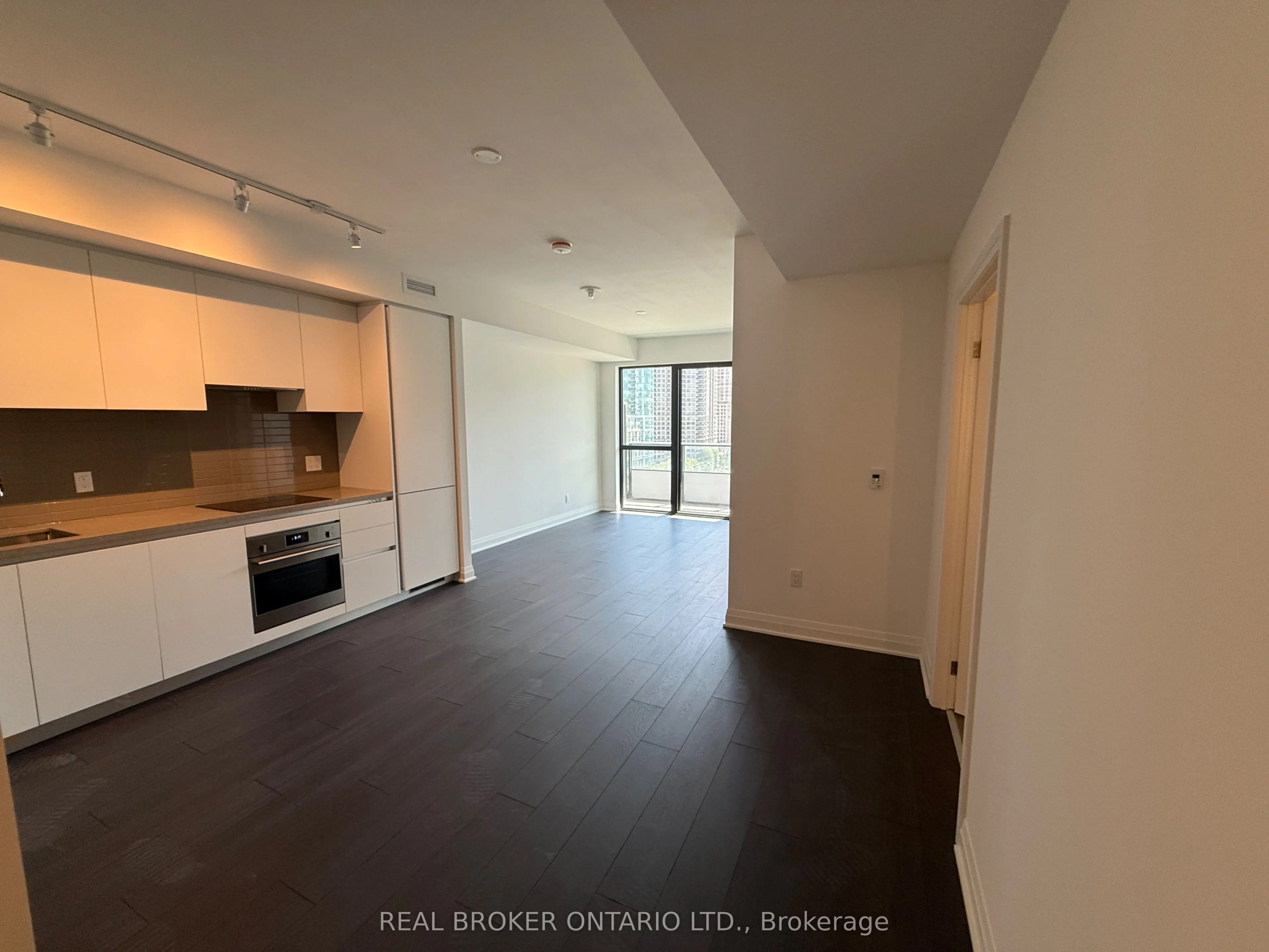 4015 The Exchange, #906