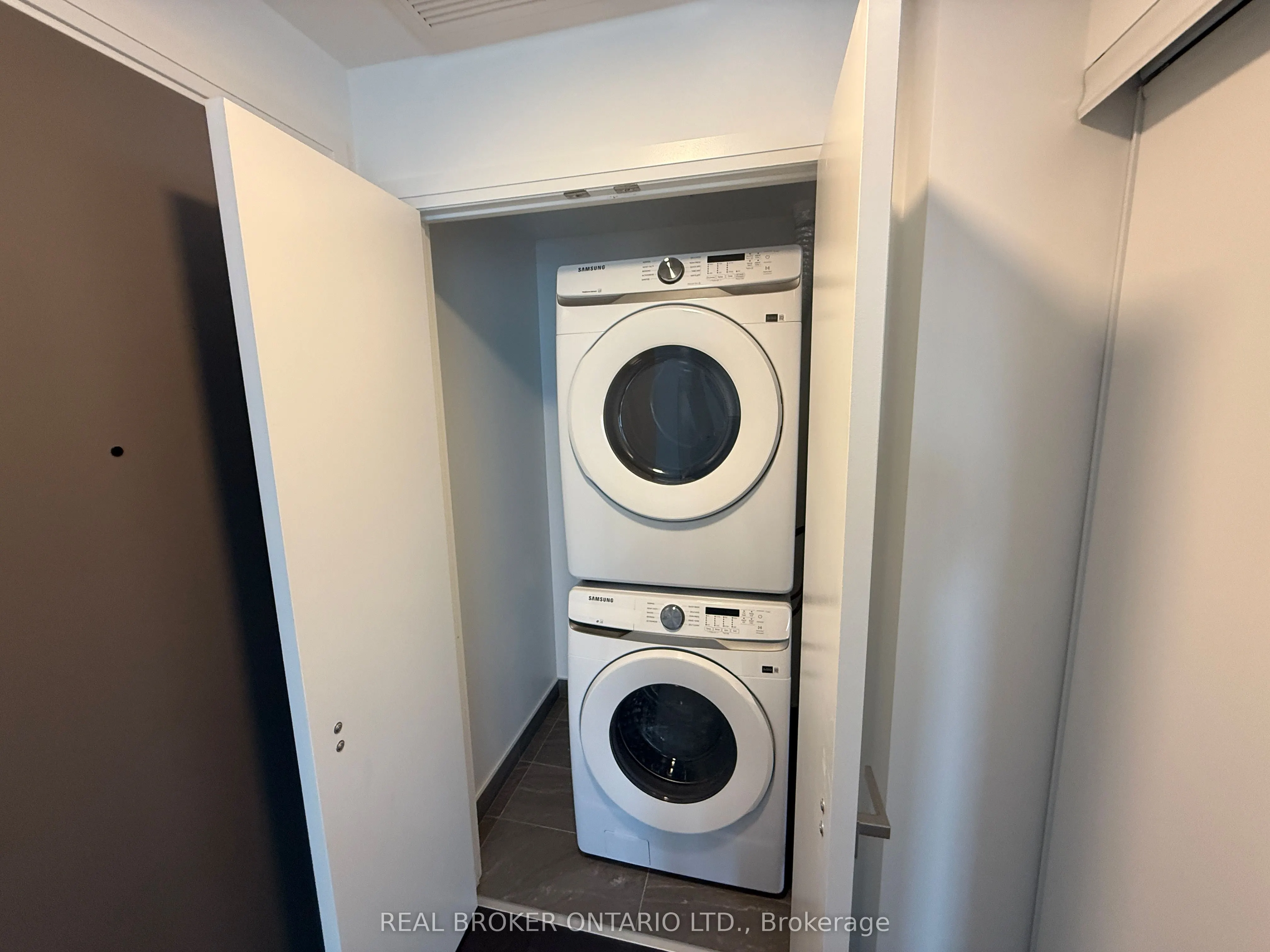 4015 The Exchange, #906