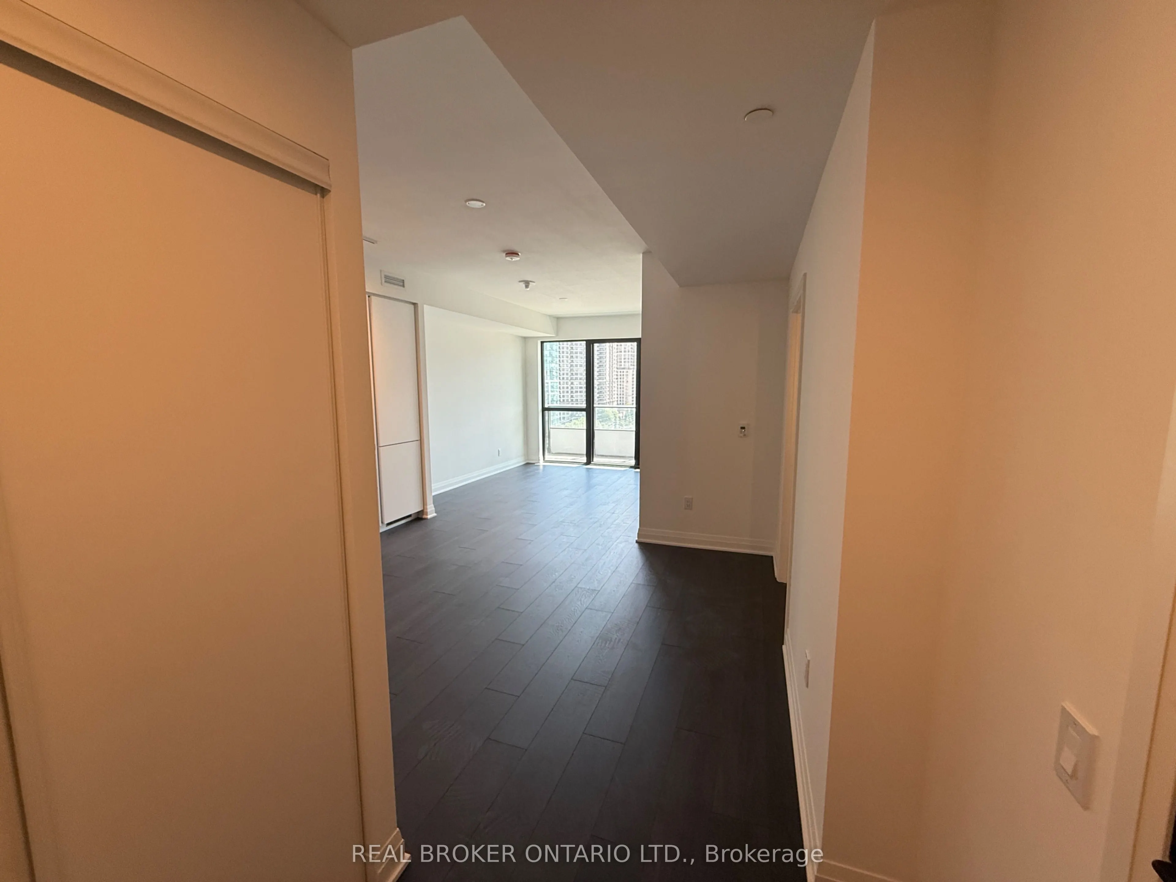4015 The Exchange, #906