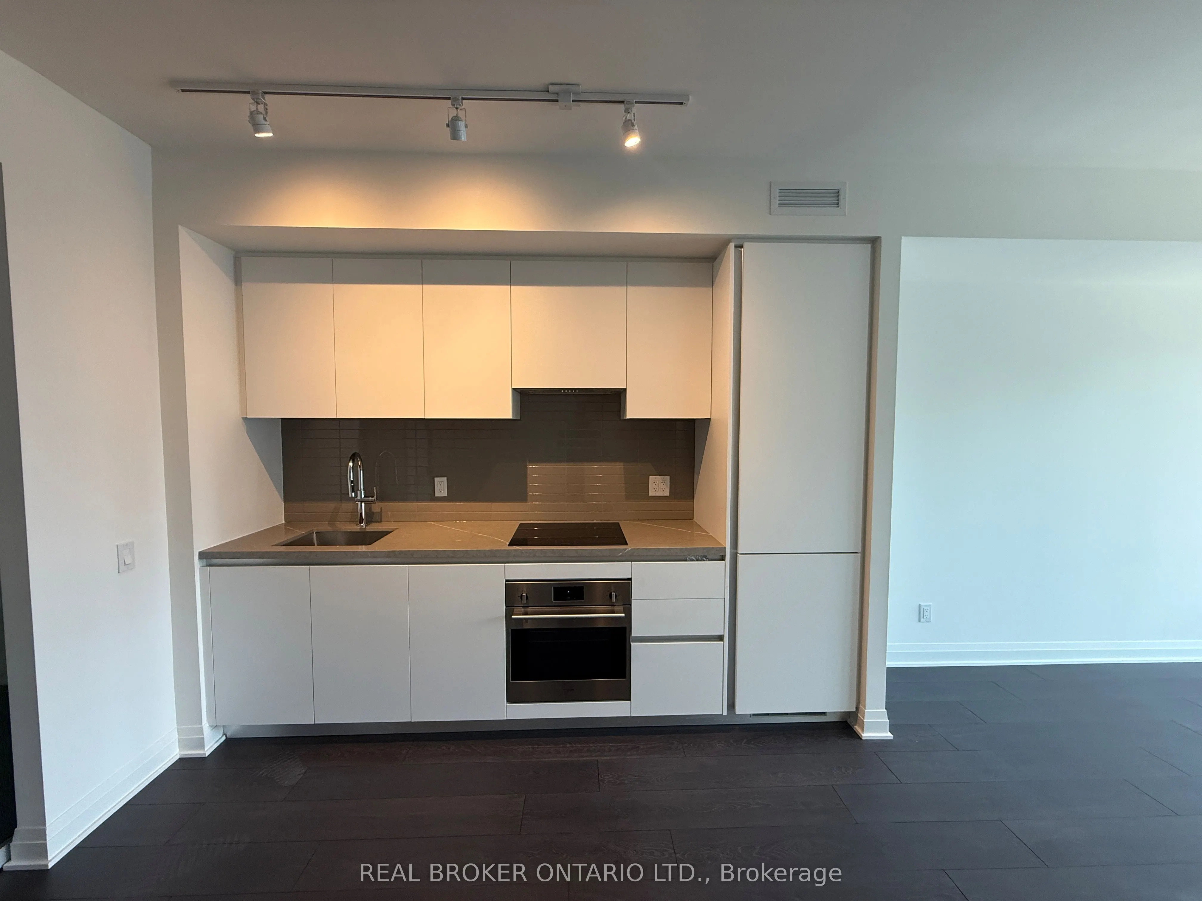 4015 The Exchange, #906