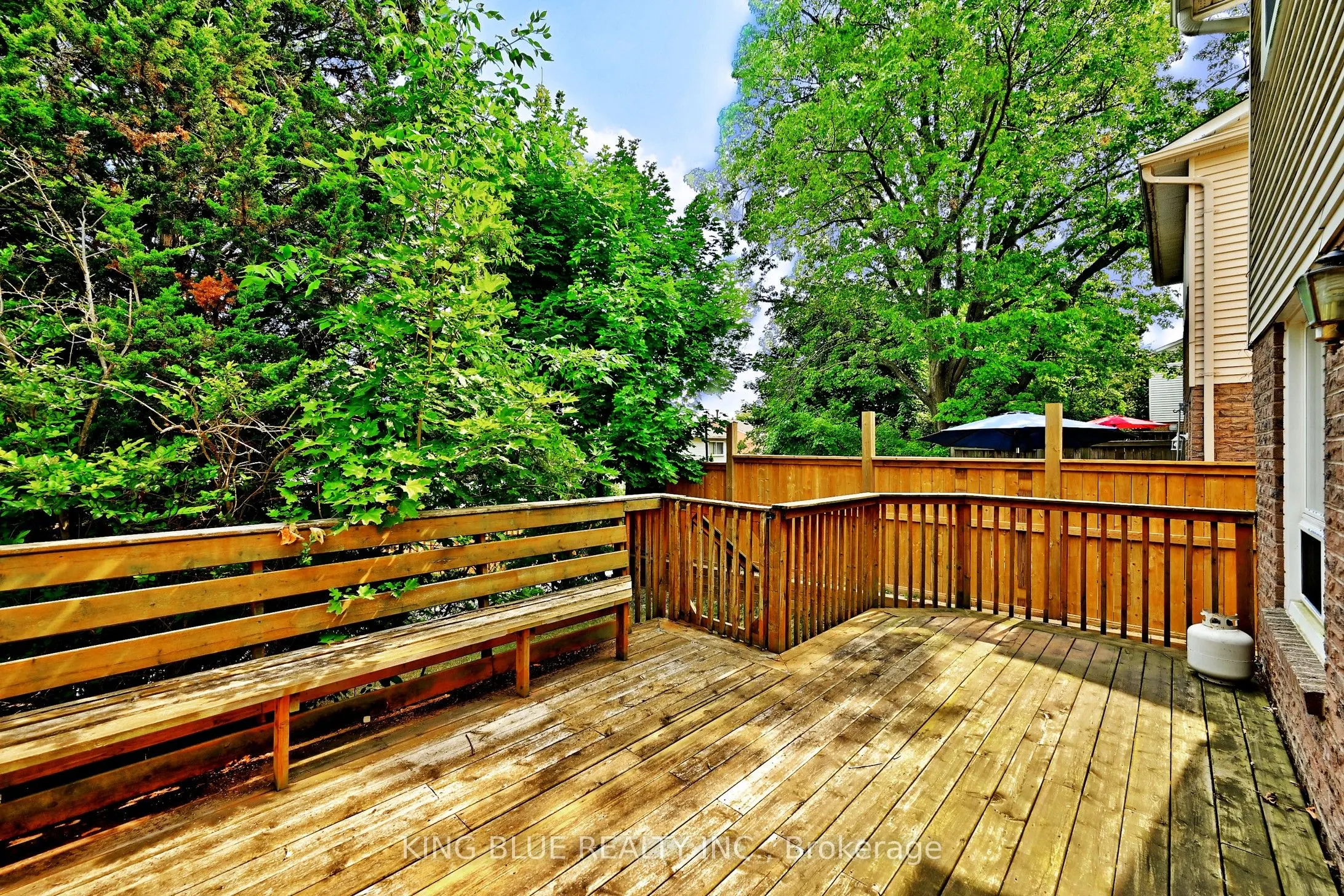 1047 Raintree Lane