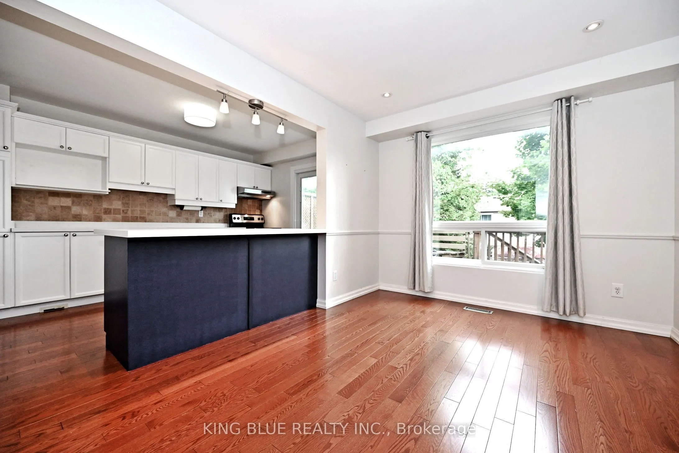 1047 Raintree Lane