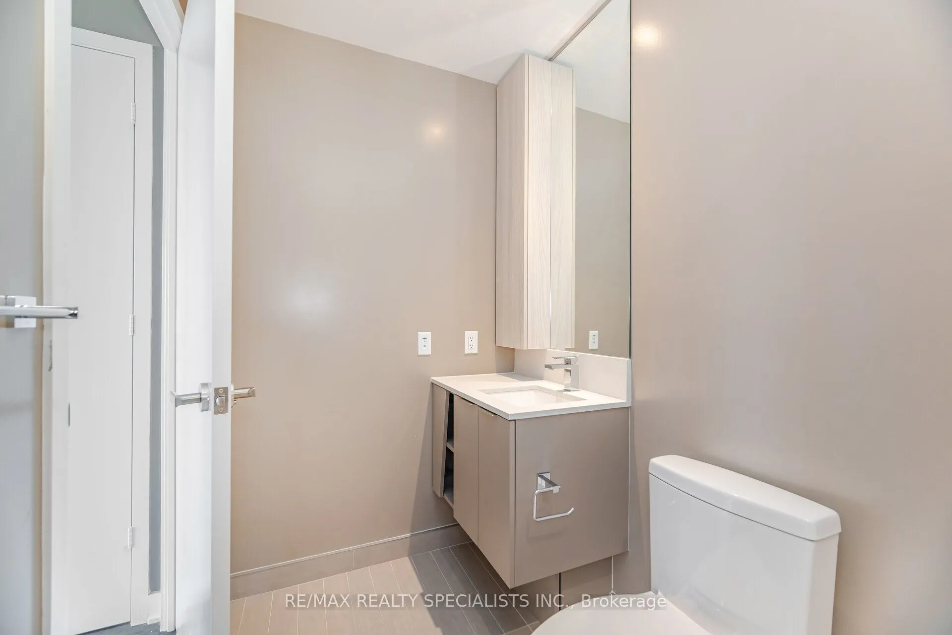 3900 Confederation Parkway, #701
