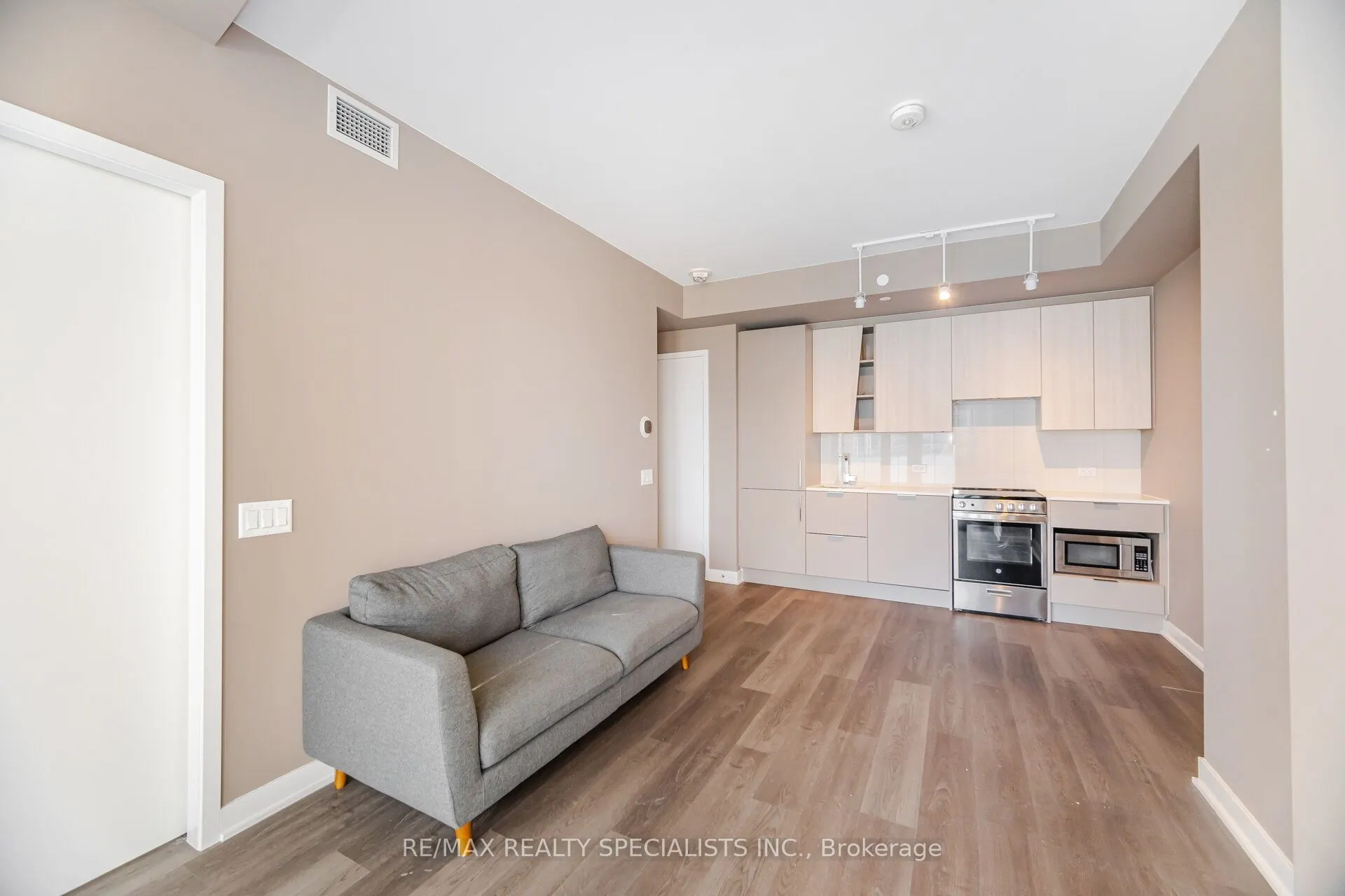 3900 Confederation Parkway, #701
