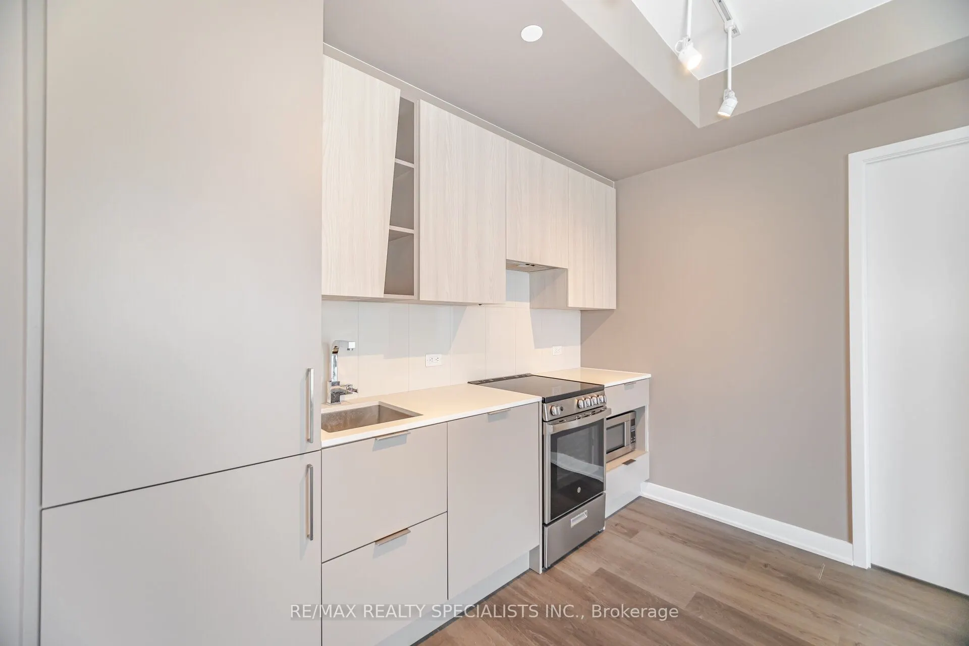 3900 Confederation Parkway, #701