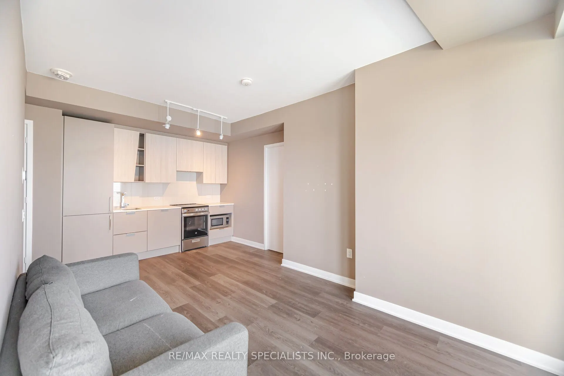 3900 Confederation Parkway, #701