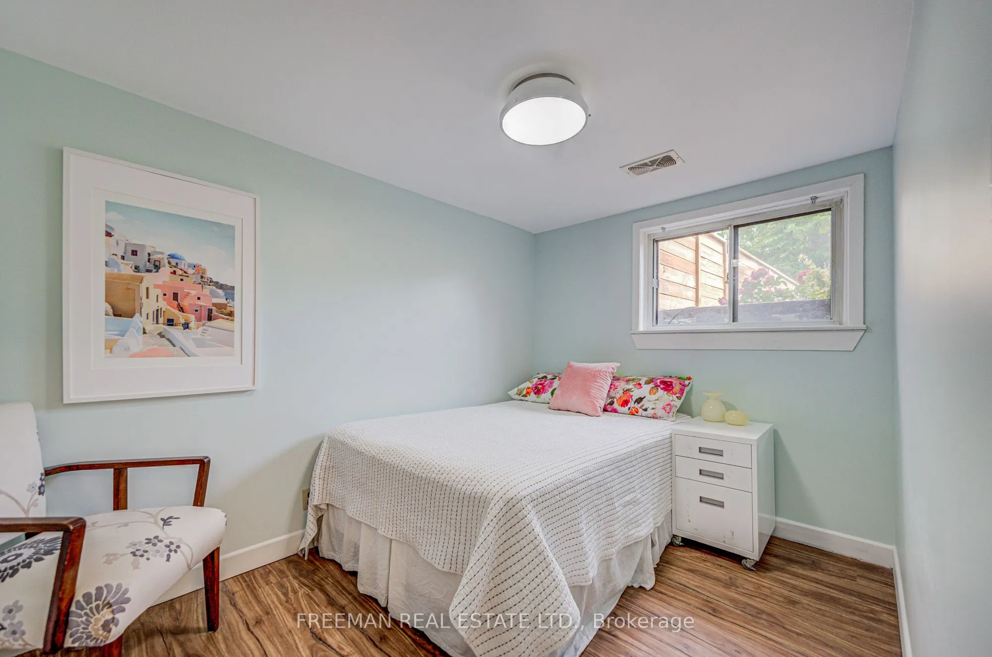 26 Edgeware Drive
