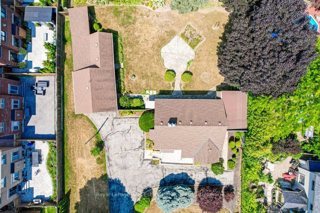 3039 Lakeshore Road W