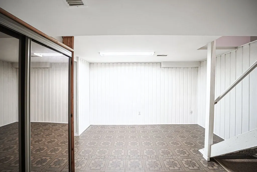 3039 Lakeshore Road W