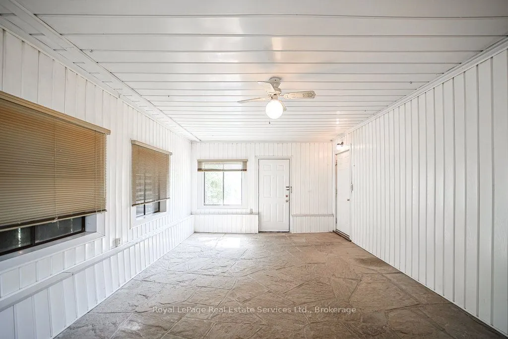 3039 Lakeshore Road W