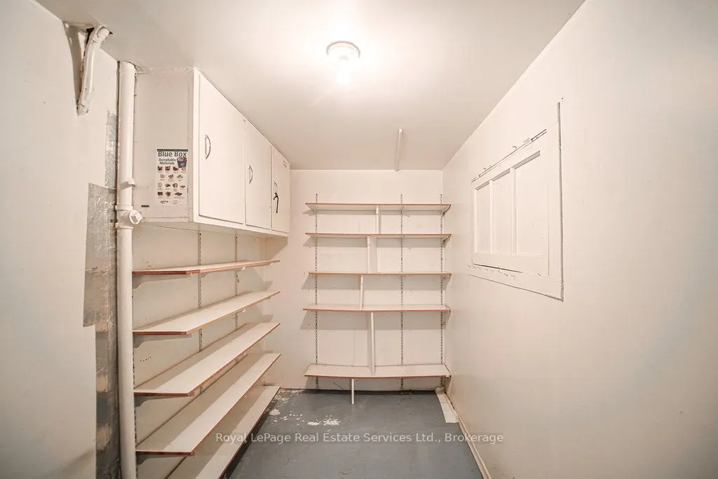3039 Lakeshore Road W