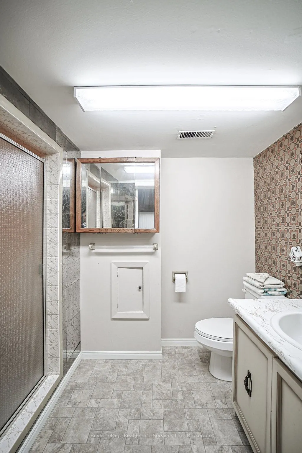 3039 Lakeshore Road W