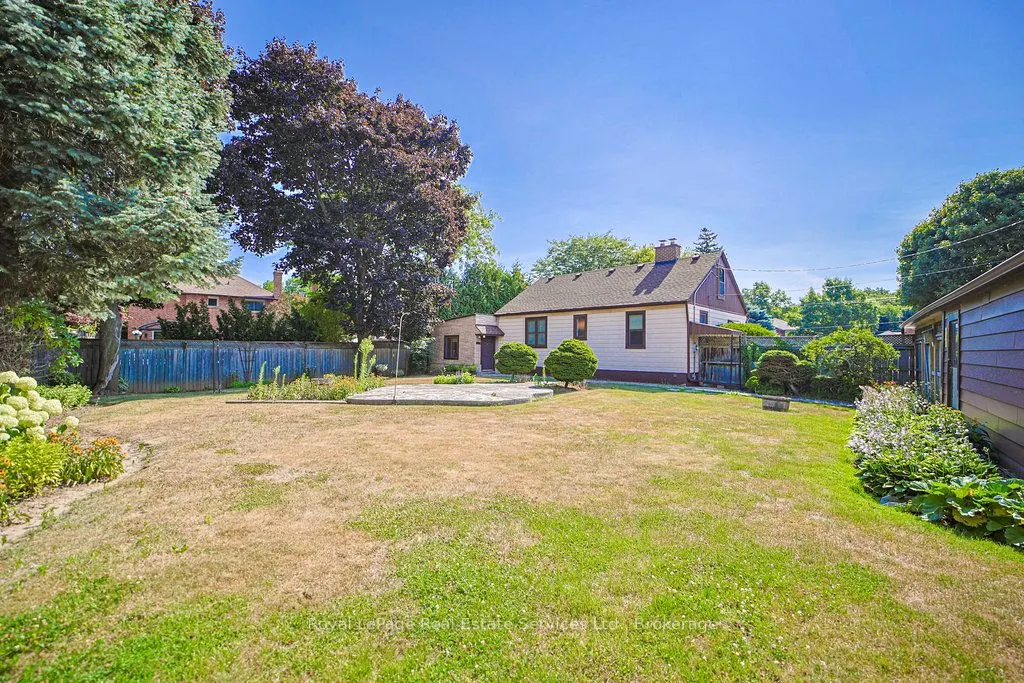 3039 Lakeshore Road W