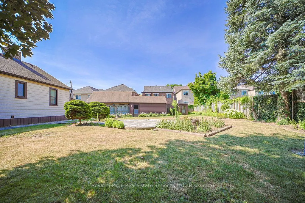 3039 Lakeshore Road W