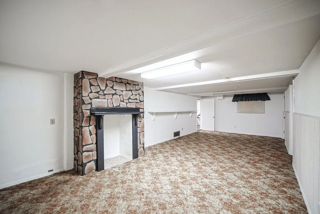 3039 Lakeshore Road W