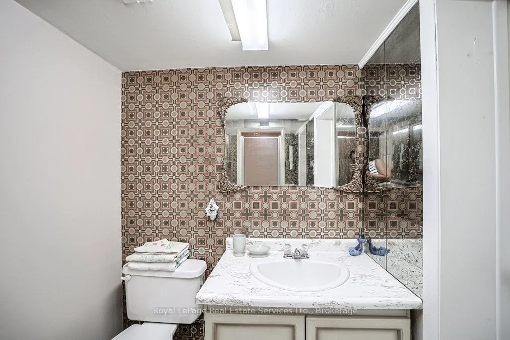 3039 Lakeshore Road W