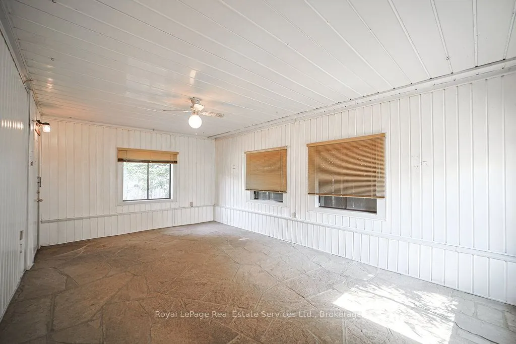 3039 Lakeshore Road W