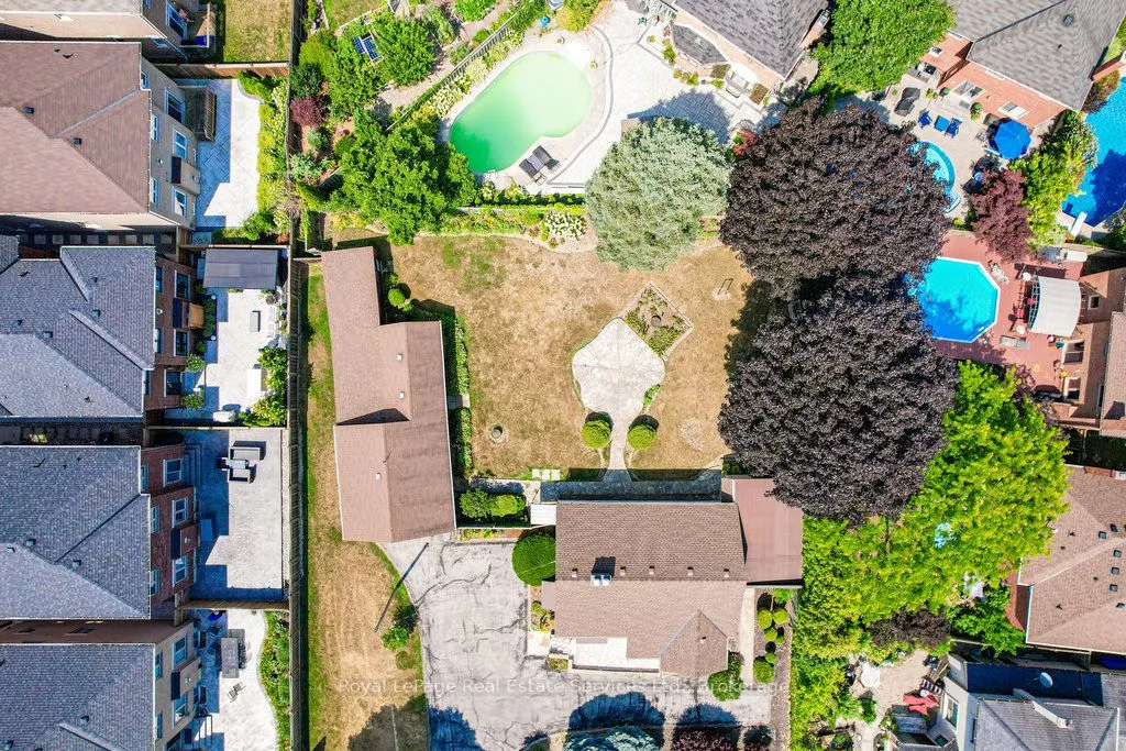 3039 Lakeshore Road W