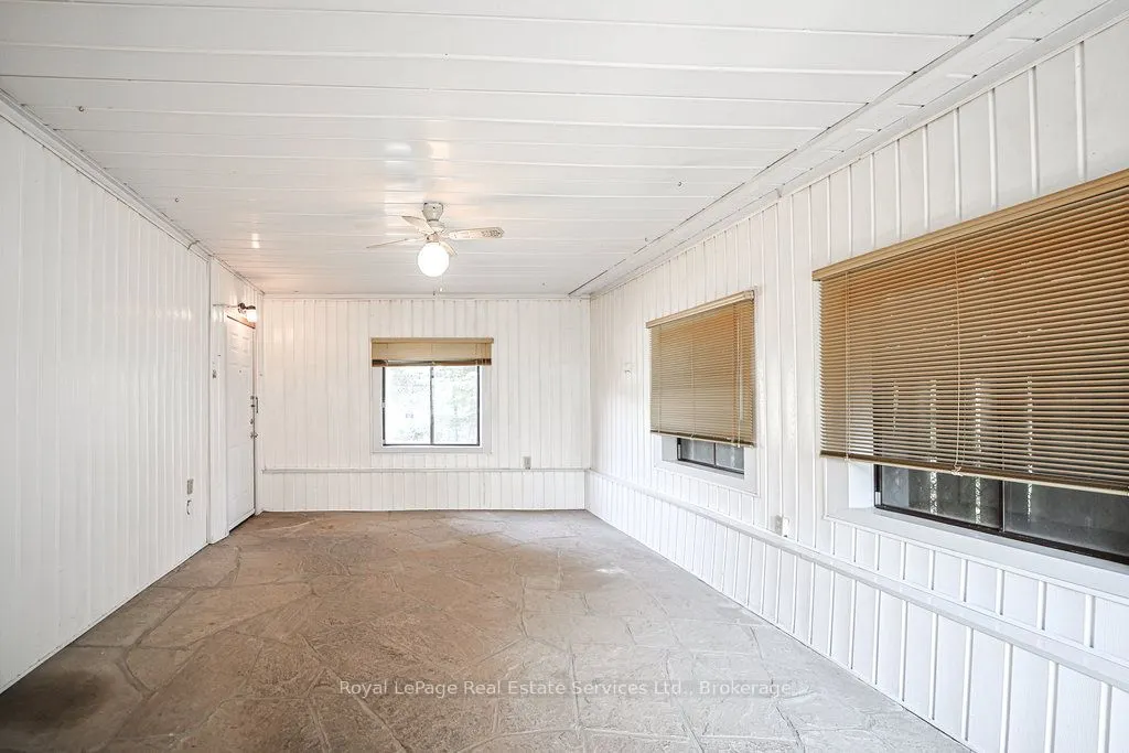 3039 Lakeshore Road W