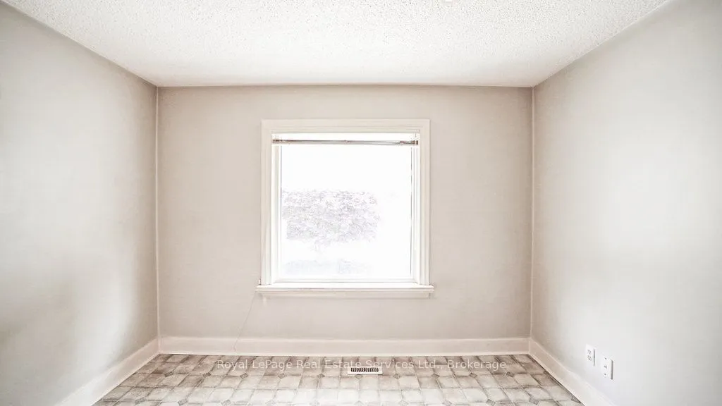 3039 Lakeshore Road W