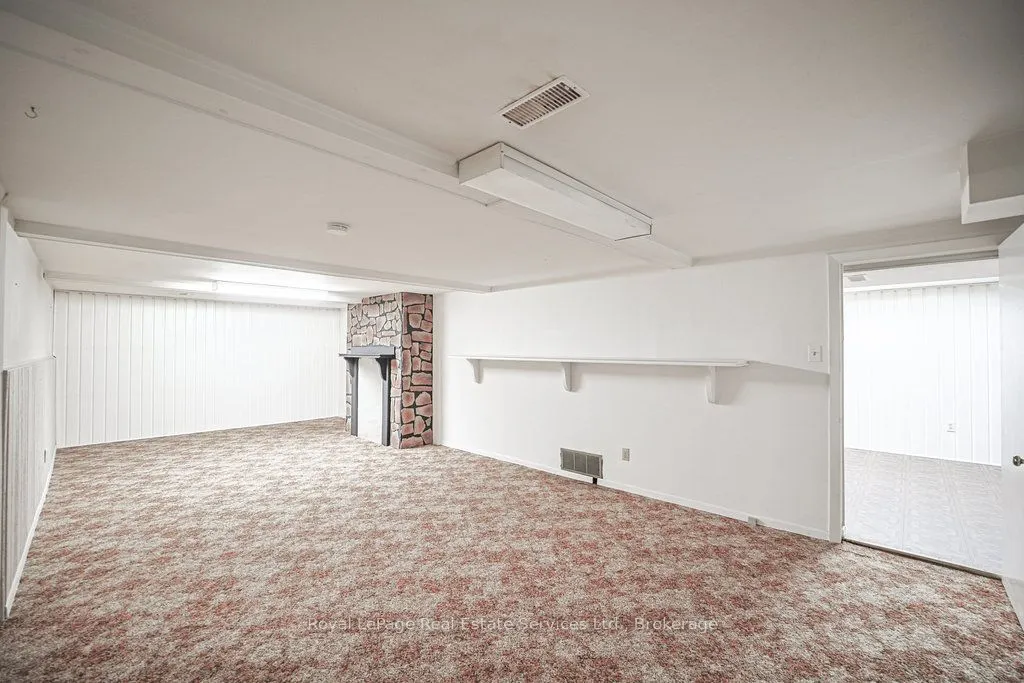 3039 Lakeshore Road W