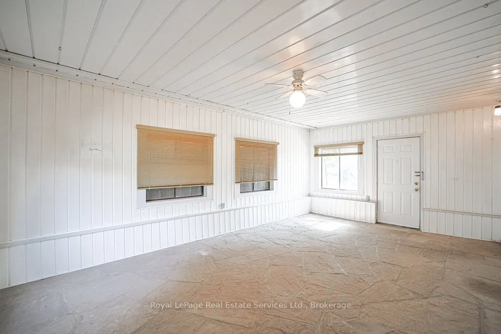 3039 Lakeshore Road W